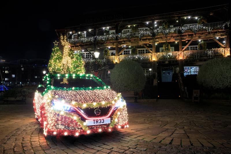 Throwback:Nissan Says Merry Christmas By Turning the Leaf into a Rolling Christmas Tree
- image 877529