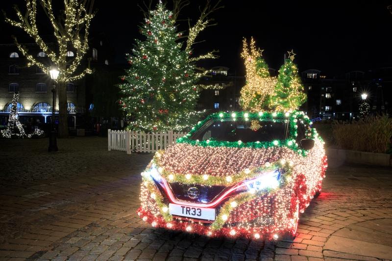 Throwback:Nissan Says Merry Christmas By Turning the Leaf into a Rolling Christmas Tree
- image 877528