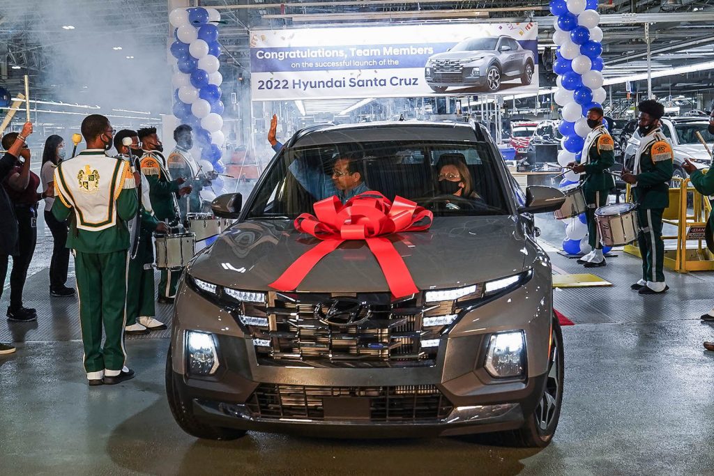 First Hyundai Santa Cruz rolls off line